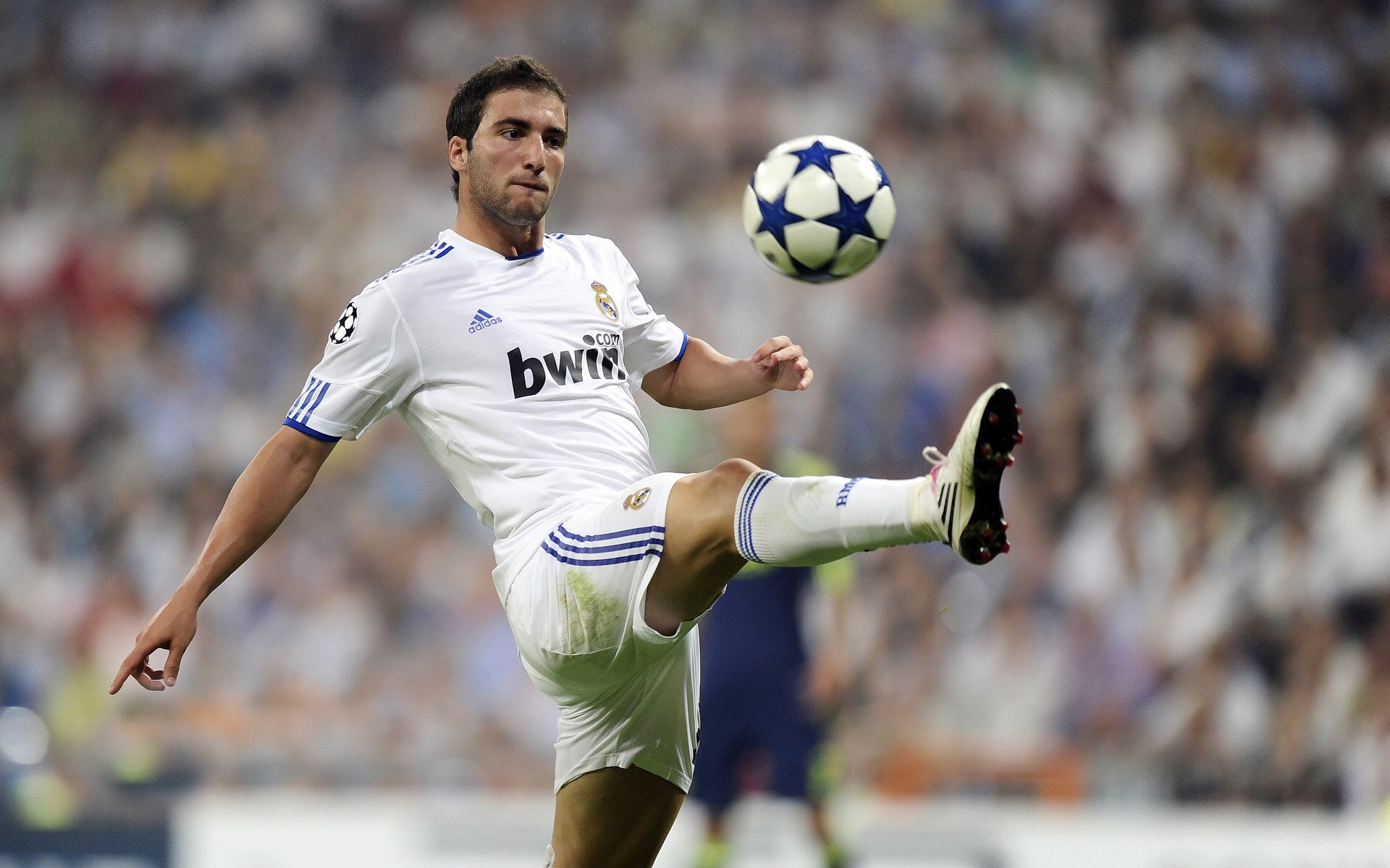 “医护人员轮班有氧操示范赛” 轮班之间依然保持活力